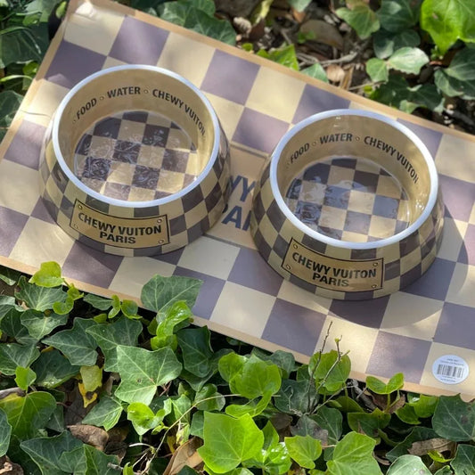 Chewy Vuiton – Napfset mit Luxus-Print für stilvolle Hunde