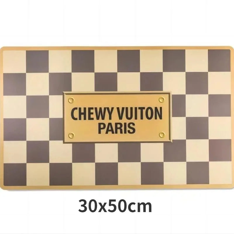 Chewy Vuiton – Napfset mit Luxus-Print für stilvolle Hunde