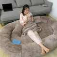 Bild in die Galerie laden, Luxuriöses XXL-Hundebett „ComfyNest“ – Weiches, wasserfestes Hundebett für große Hunde & Menschen 
