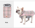 Bild in die Galerie laden, Klassische Wende-Hundejacke im Karo-Look – Wasserdichter Wintermantel mit Fleece-Futter für kleine bis große Hunde 
