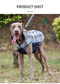 Bild in die Galerie laden, Klassische Wende-Hundejacke im Karo-Look – Wasserdichter Wintermantel mit Fleece-Futter für kleine bis große Hunde 
