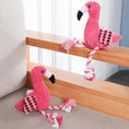 Bild in die Galerie laden, Plüsch-Hundespielzeug „Flamingo“ – Robustes Cord-Spielzeug mit Quietschfunktion 
