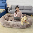 Bild in die Galerie laden, Luxuriöses XXL-Hundebett „ComfyNest“ – Weiches, wasserfestes Hundebett für große Hunde & Menschen 
