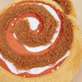 Bild in die Galerie laden, Cinnamon Roll – das süße Plüschspielzeug zum Quietschen & Kuscheln! 
